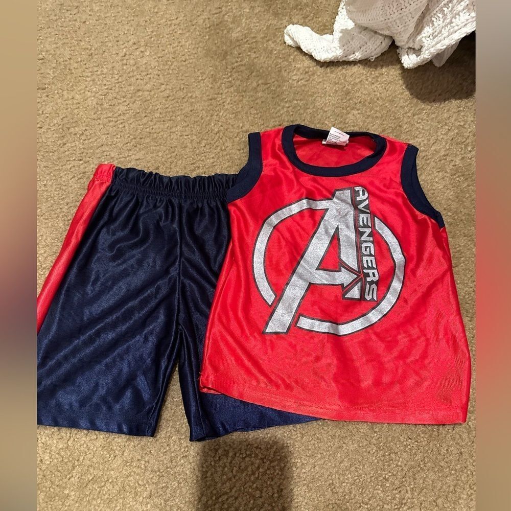 Marvel Avengers 2 Piece Outfit (Shorts & Tank-Top) Size 5
